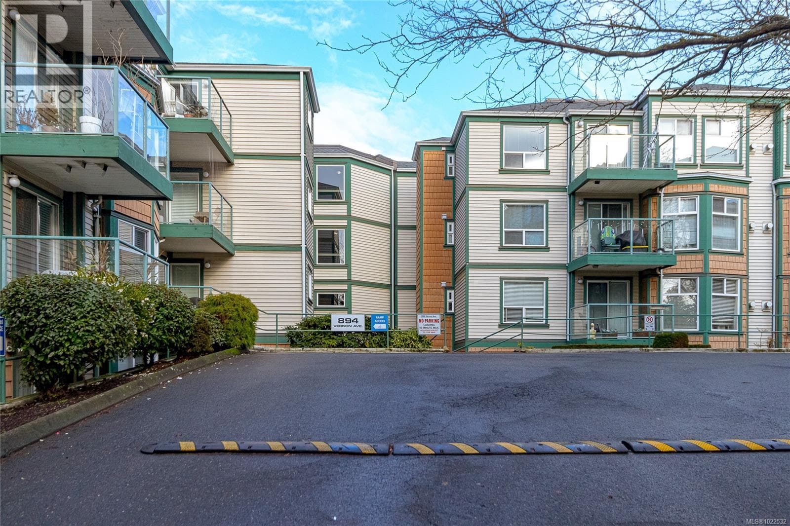212 894 Vernon Ave photo 2