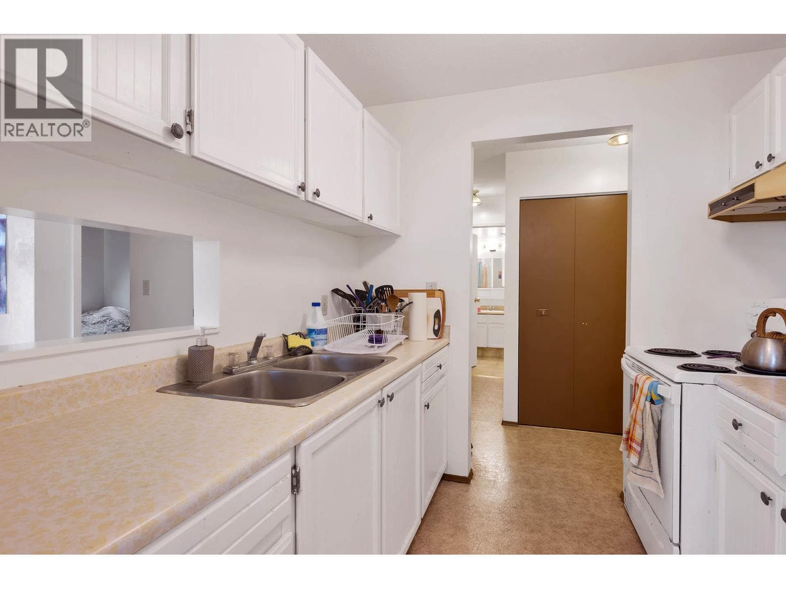 245 Park Drive Unit# 5 photo 3