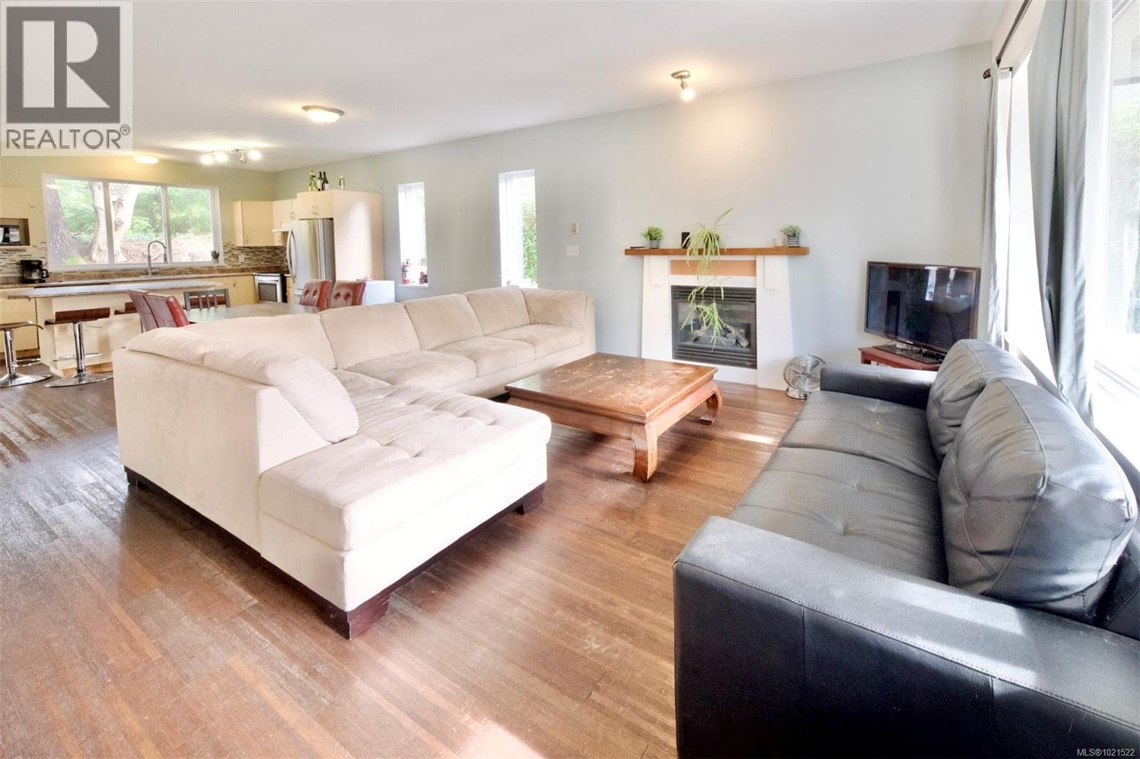 645 Shore Pine Cres photo 2