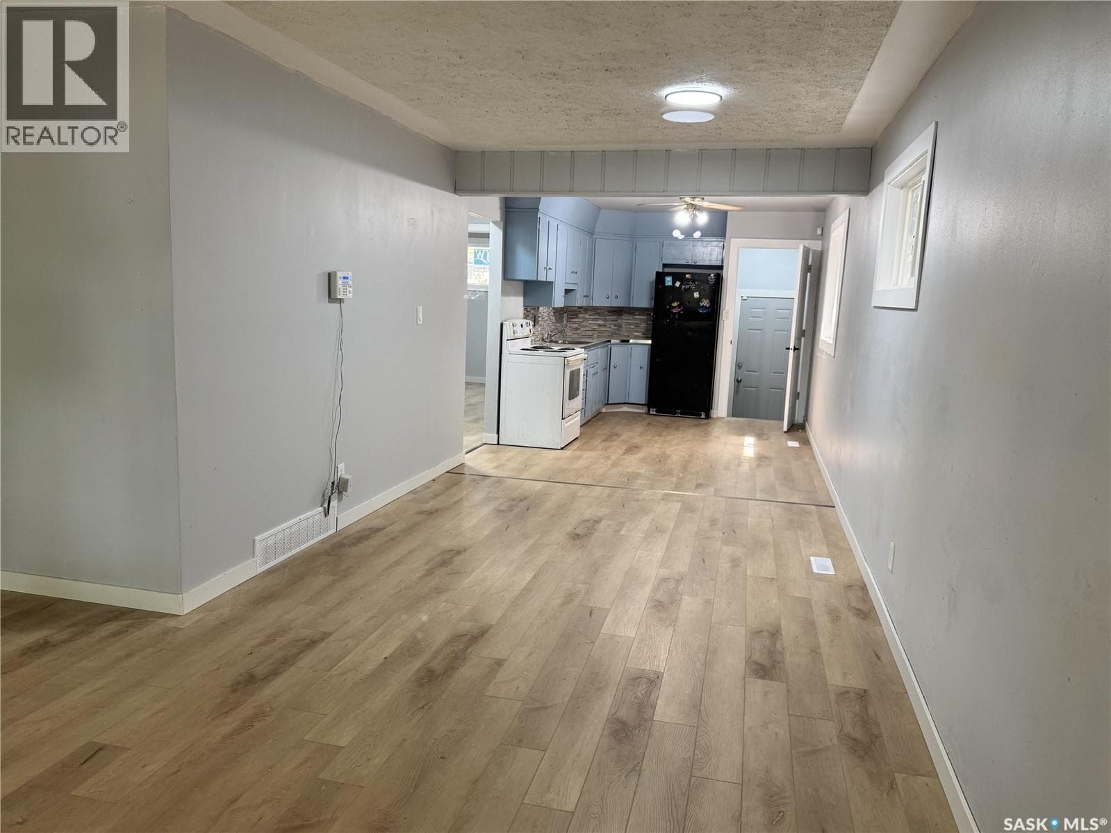 1157 Cameron STREET photo 5
