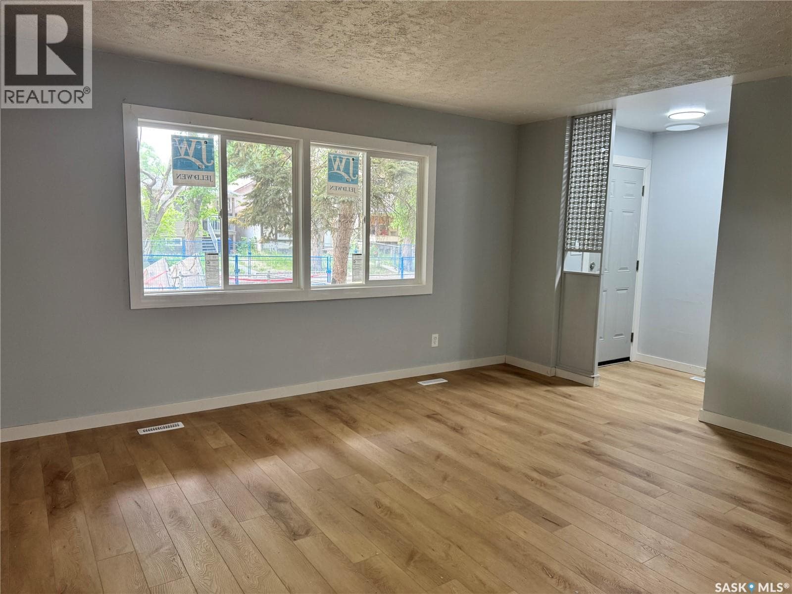 1157 Cameron STREET photo 3