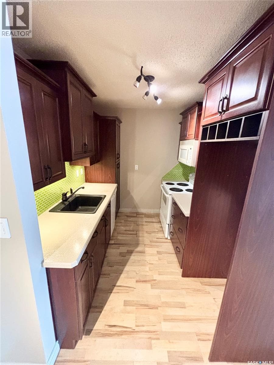 170 160 Gore PLACE