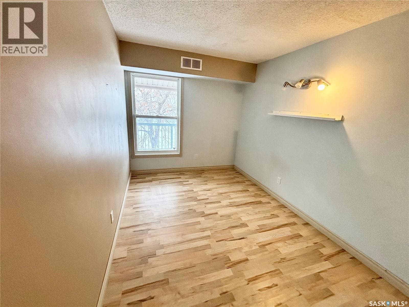 170 160 Gore PLACE — photo 2