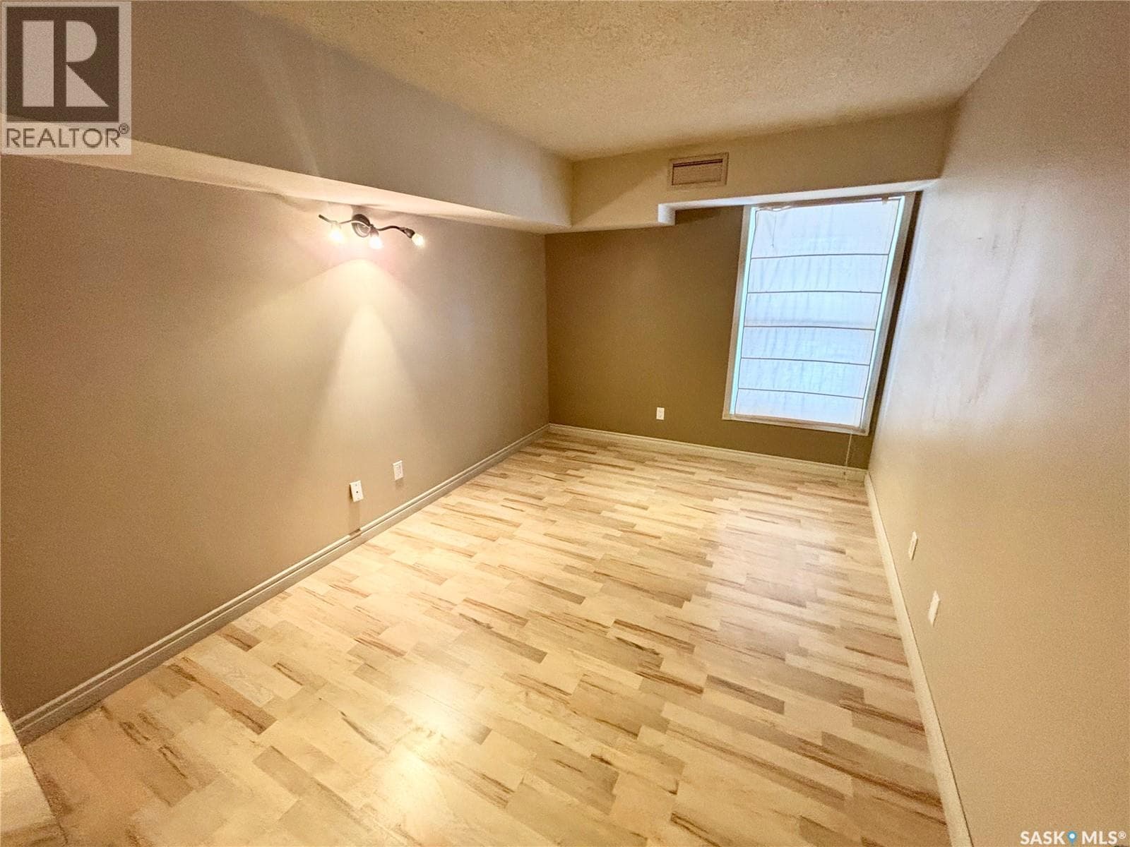 170 160 Gore PLACE — photo 5