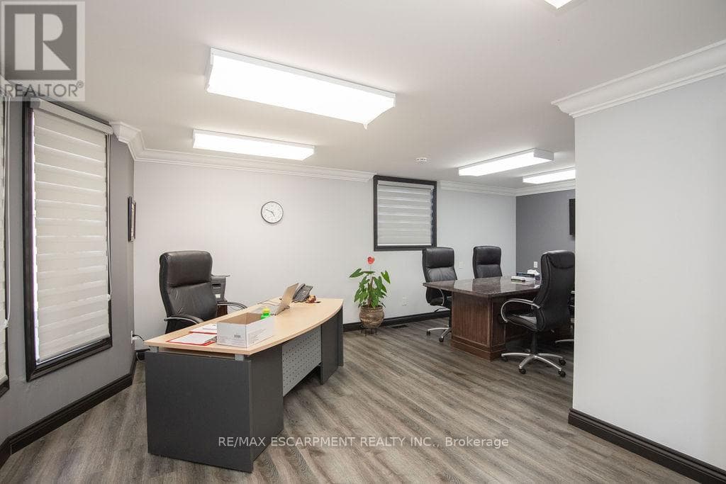 190 HEMPSTEAD DRIVE photo 4