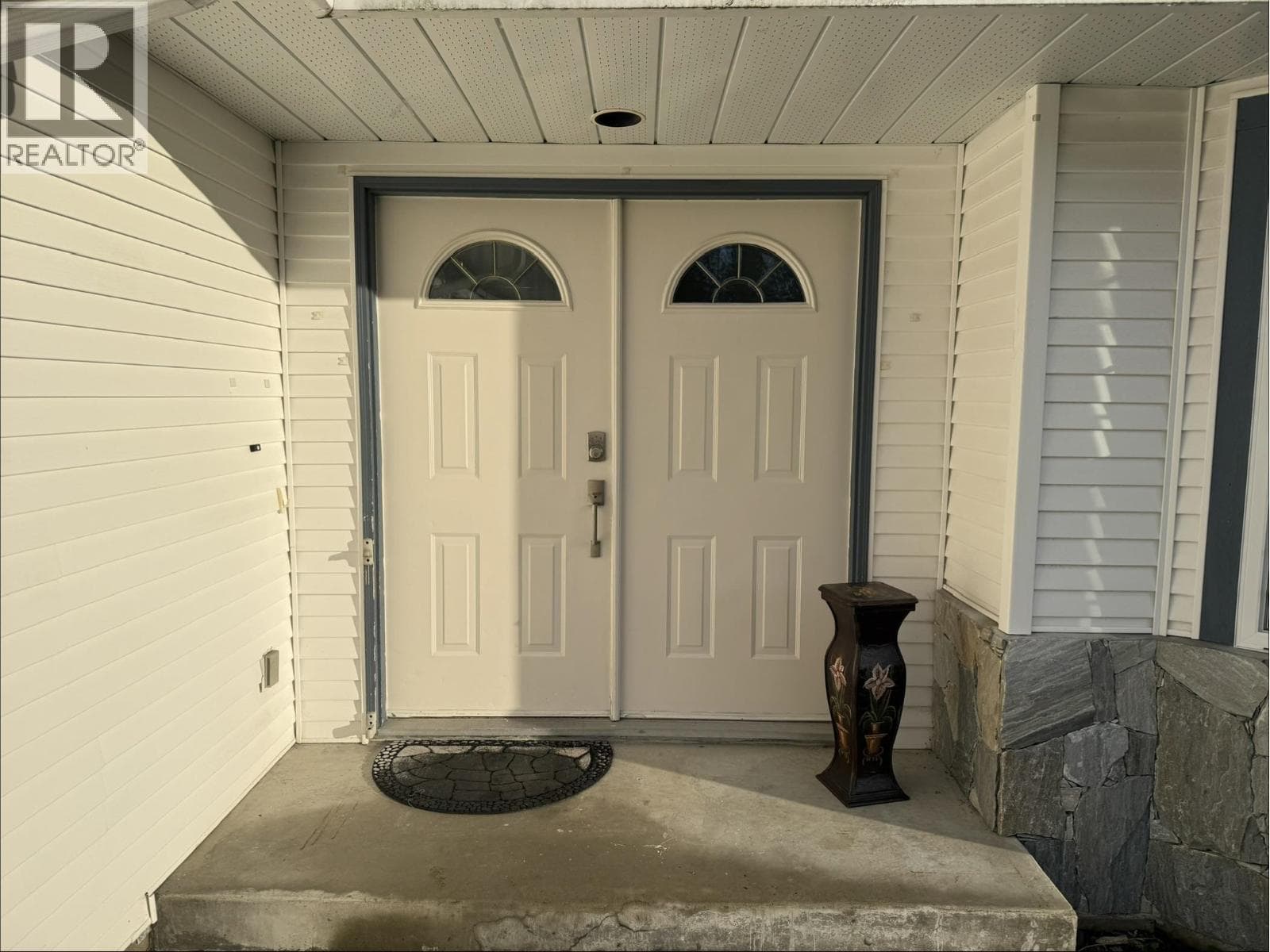 522 EAGLECREST DRIVE photo 3