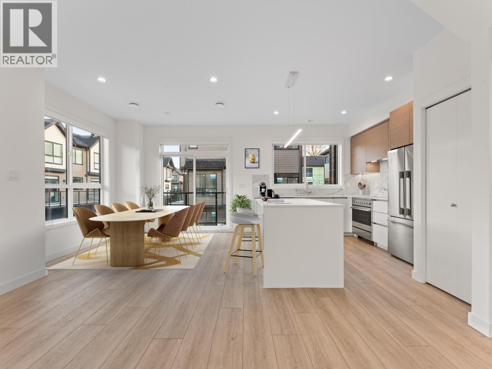 18 4337 BOUNDARY ROAD photo 2