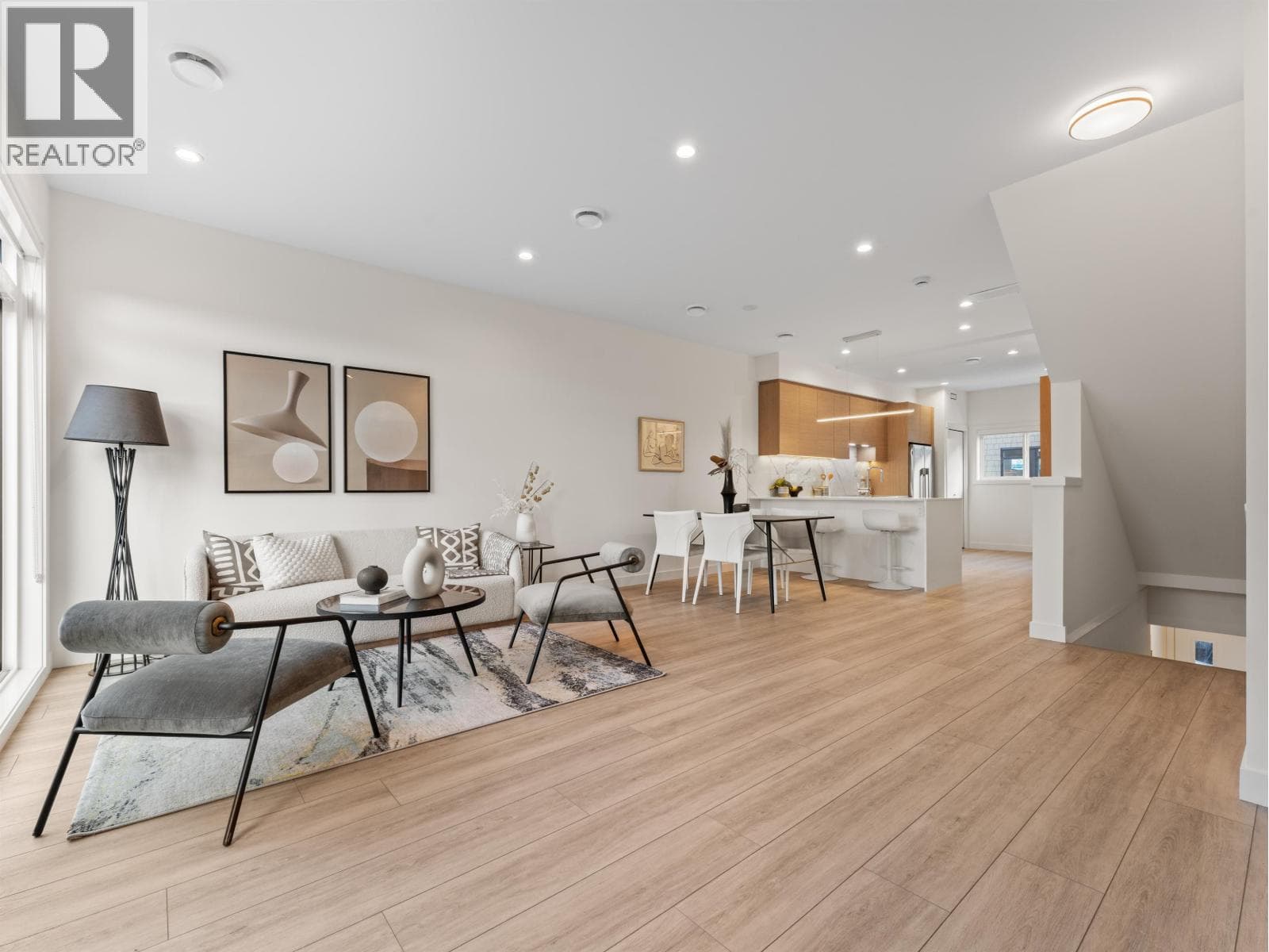 21 4337 BOUNDARY ROAD photo 3