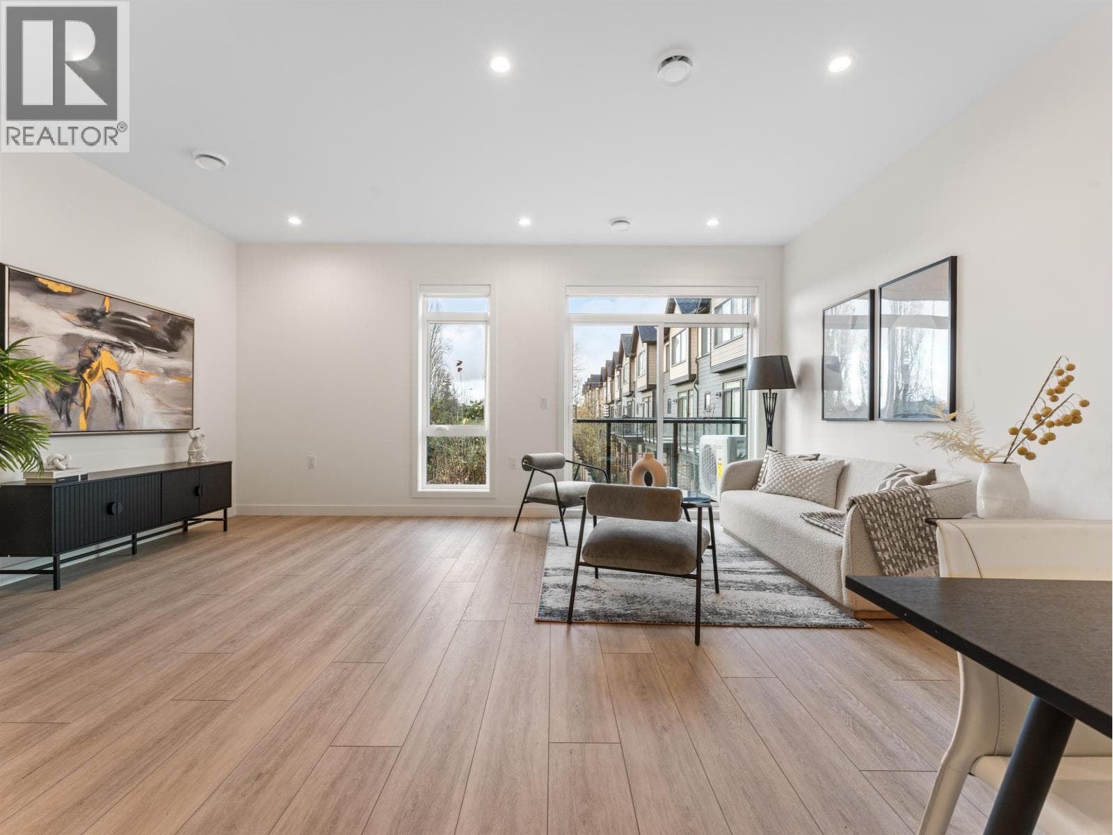 21 4337 BOUNDARY ROAD photo 2