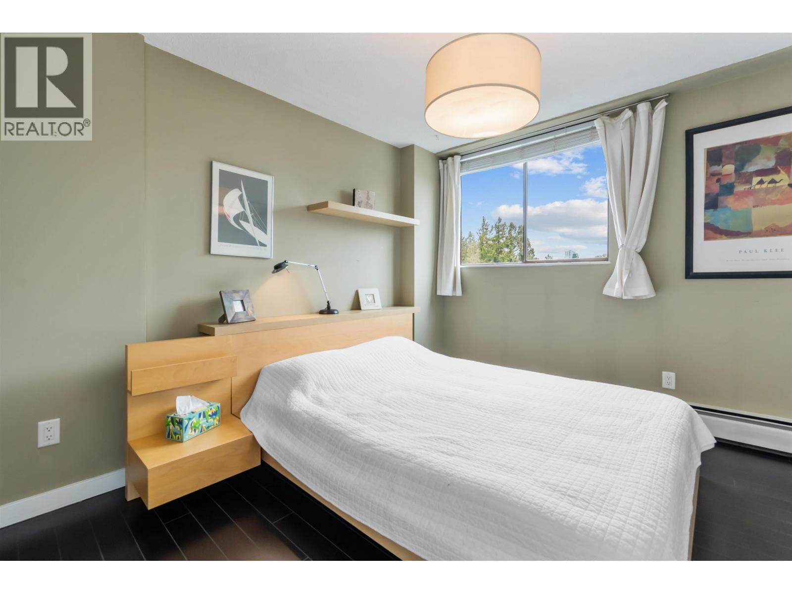 1005 320 ROYAL AVENUE photo 3