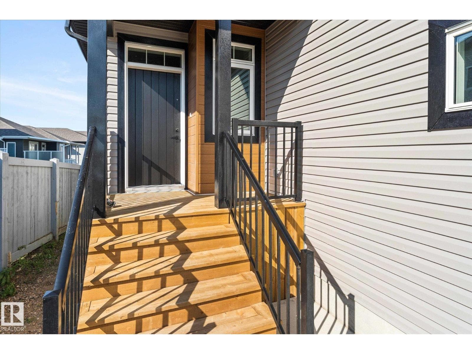 325 MEADOWVIEW DR — photo 3