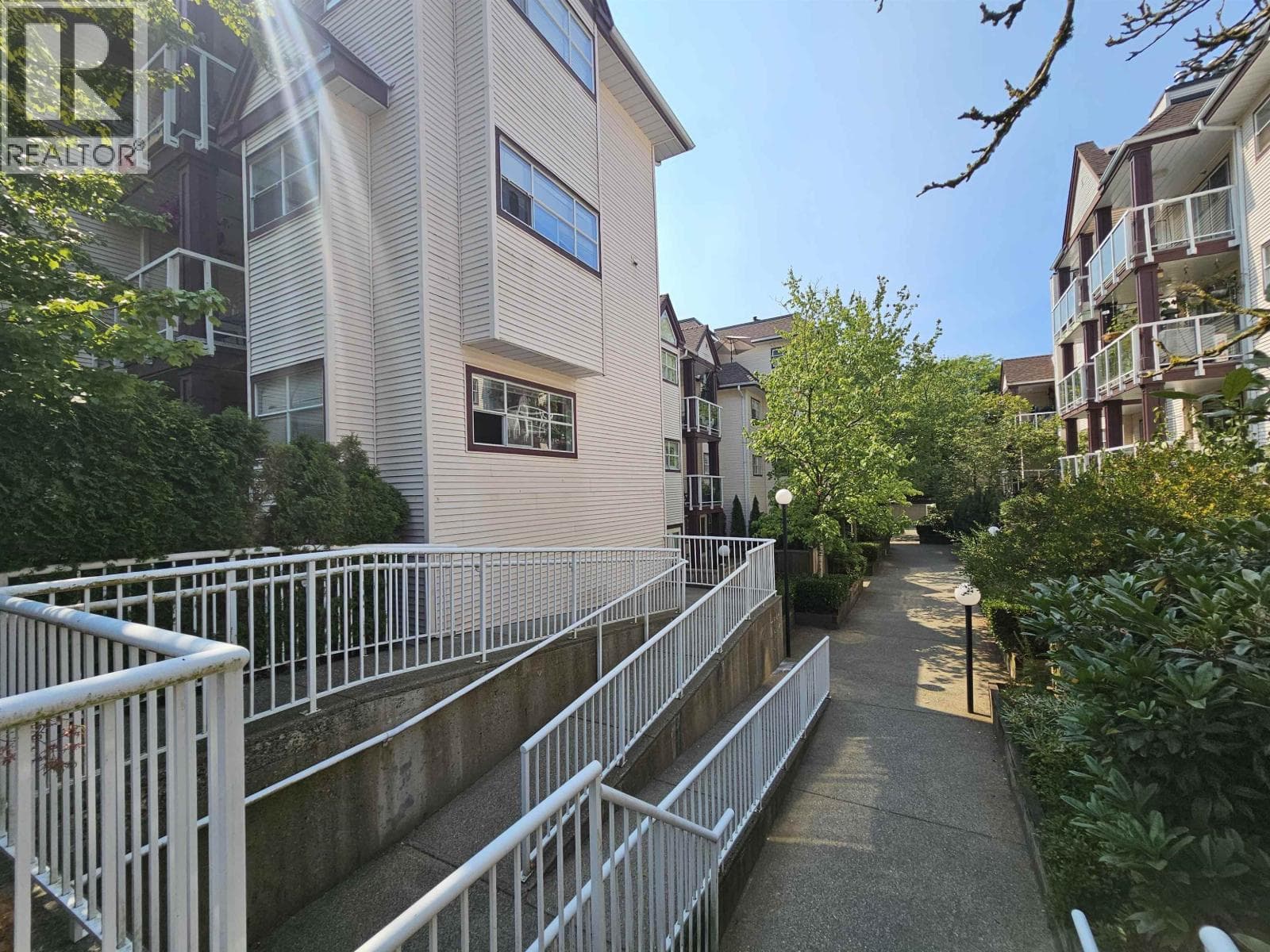 201 3680 RAE AVENUE photo 2
