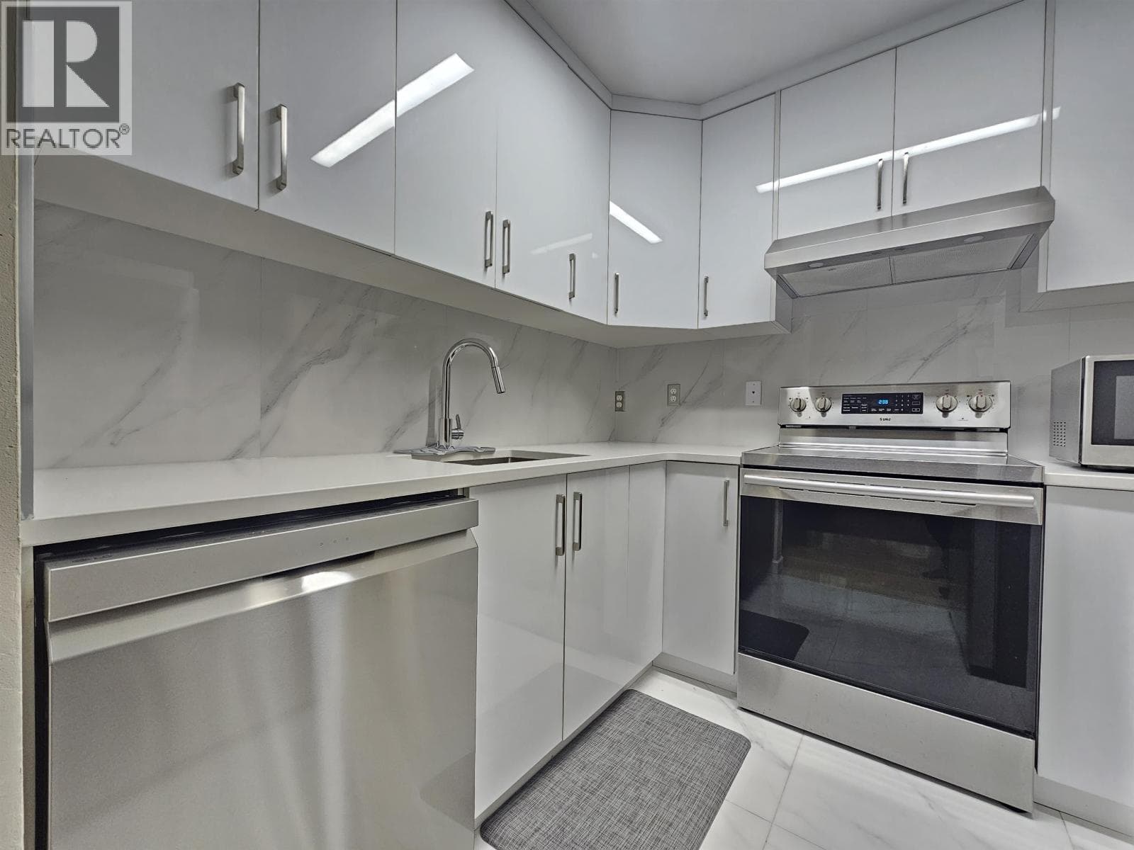 201 3680 RAE AVENUE photo 4