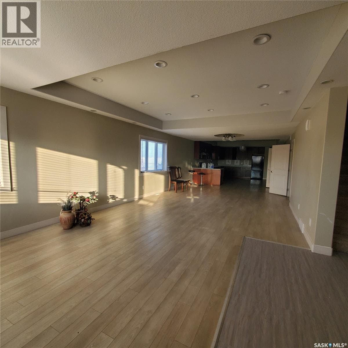 28 1703 Patrick CRESCENT — photo 3