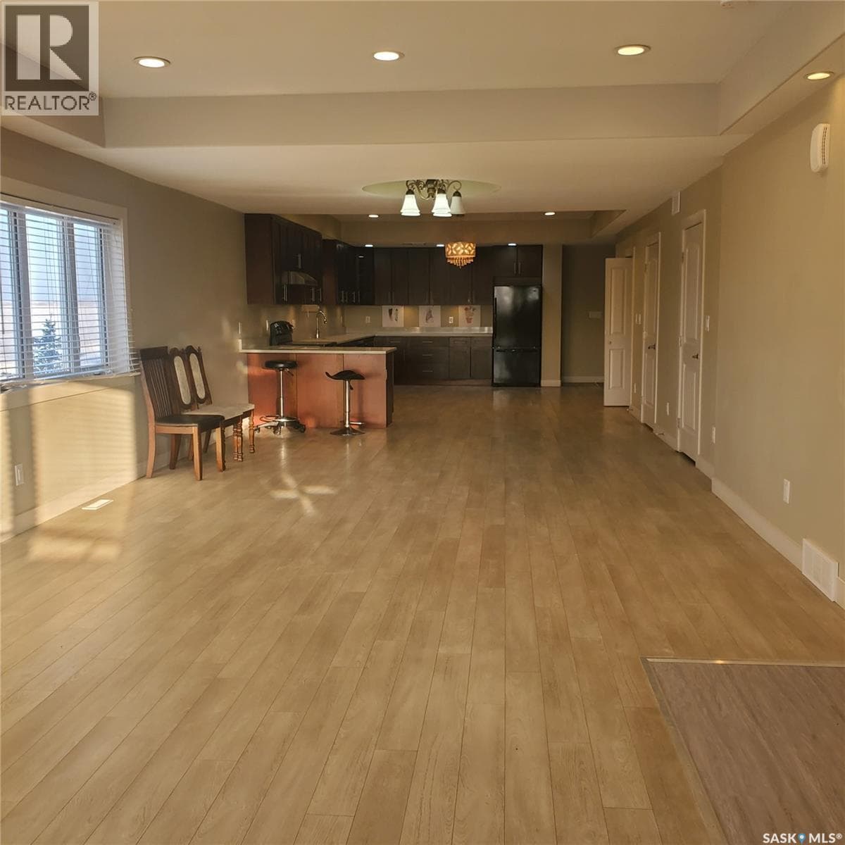 28 1703 Patrick CRESCENT — photo 4