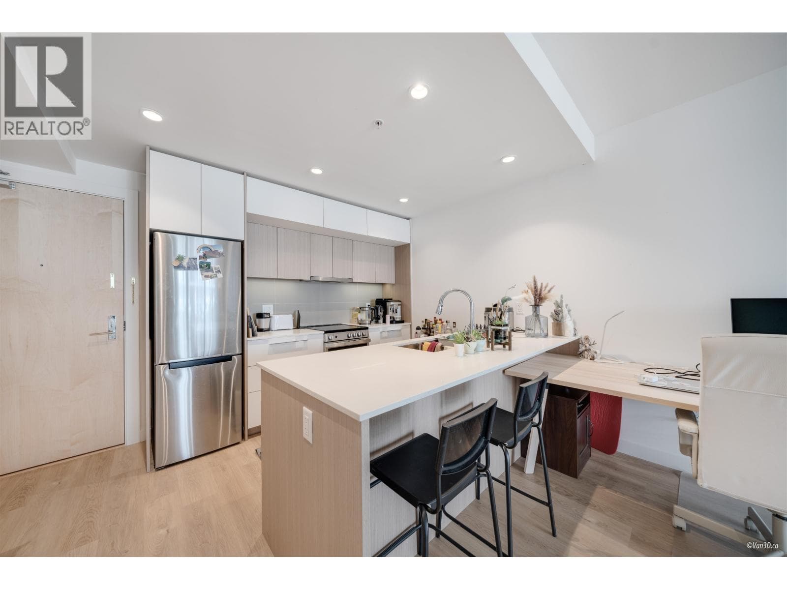 202 9580 TOWER ROAD photo 2