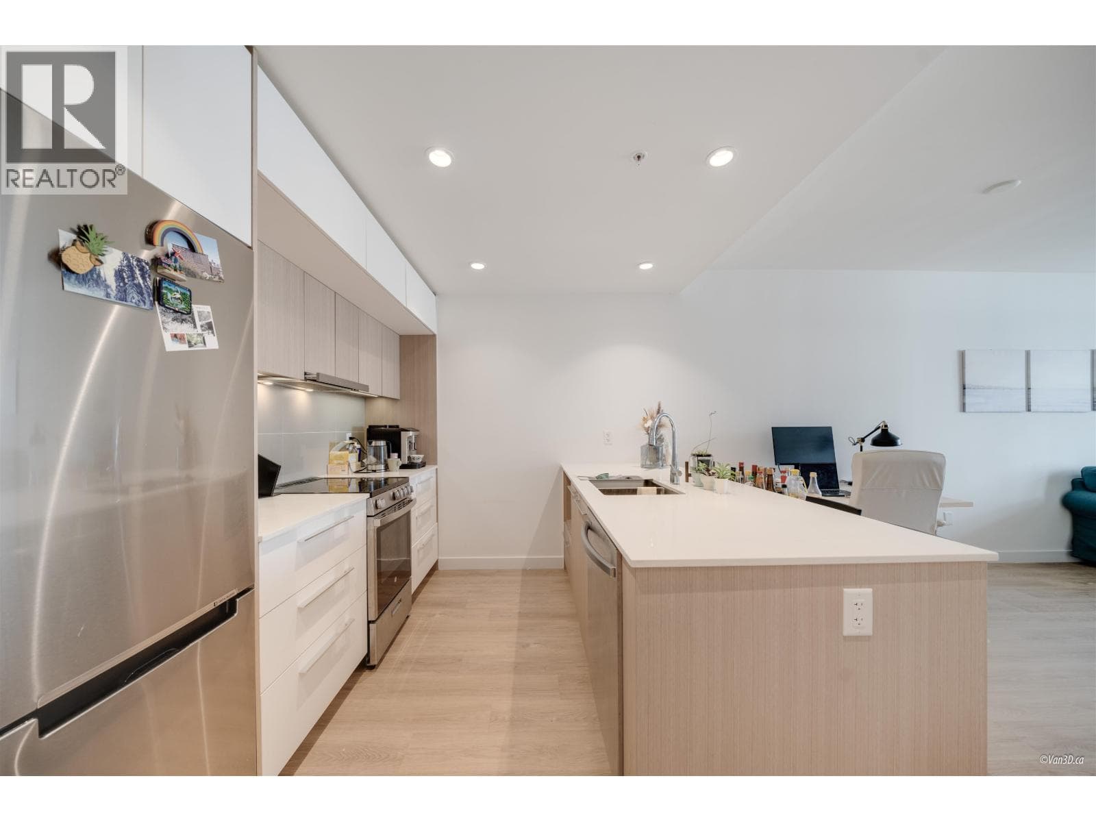 202 9580 TOWER ROAD photo 3