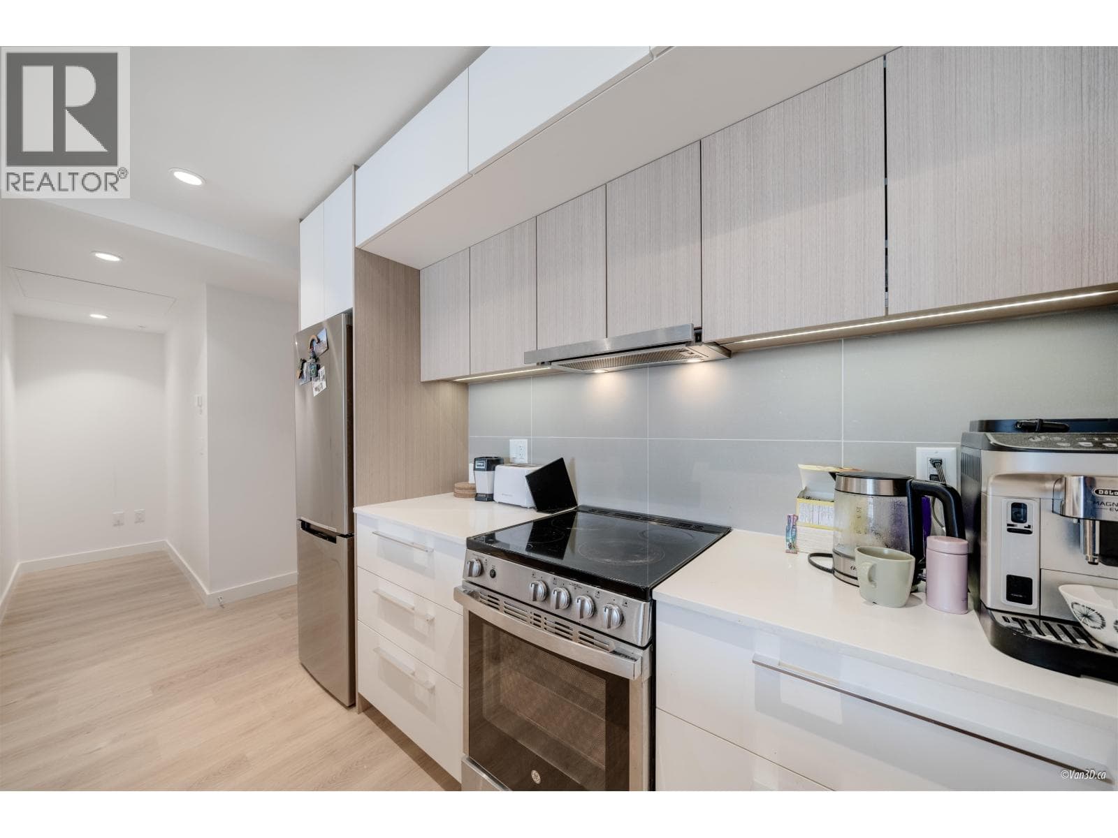 202 9580 TOWER ROAD photo 4