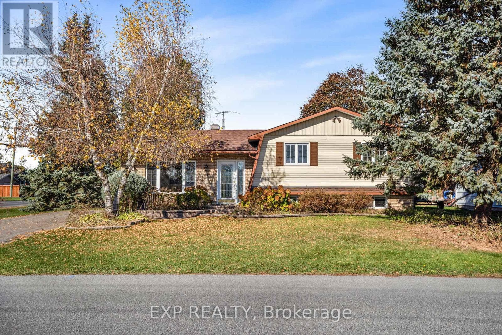4 bed 2 bath single family at 5 ALBERT STREET — $564,900