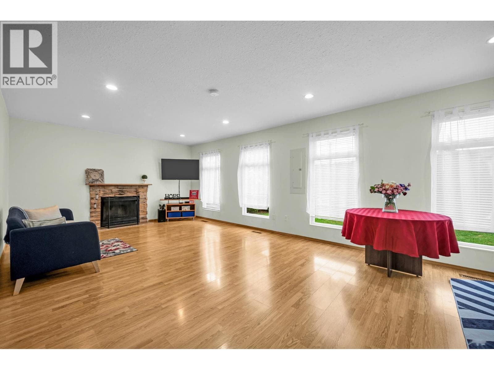 773 PRAIRIE AVENUE photo 3
