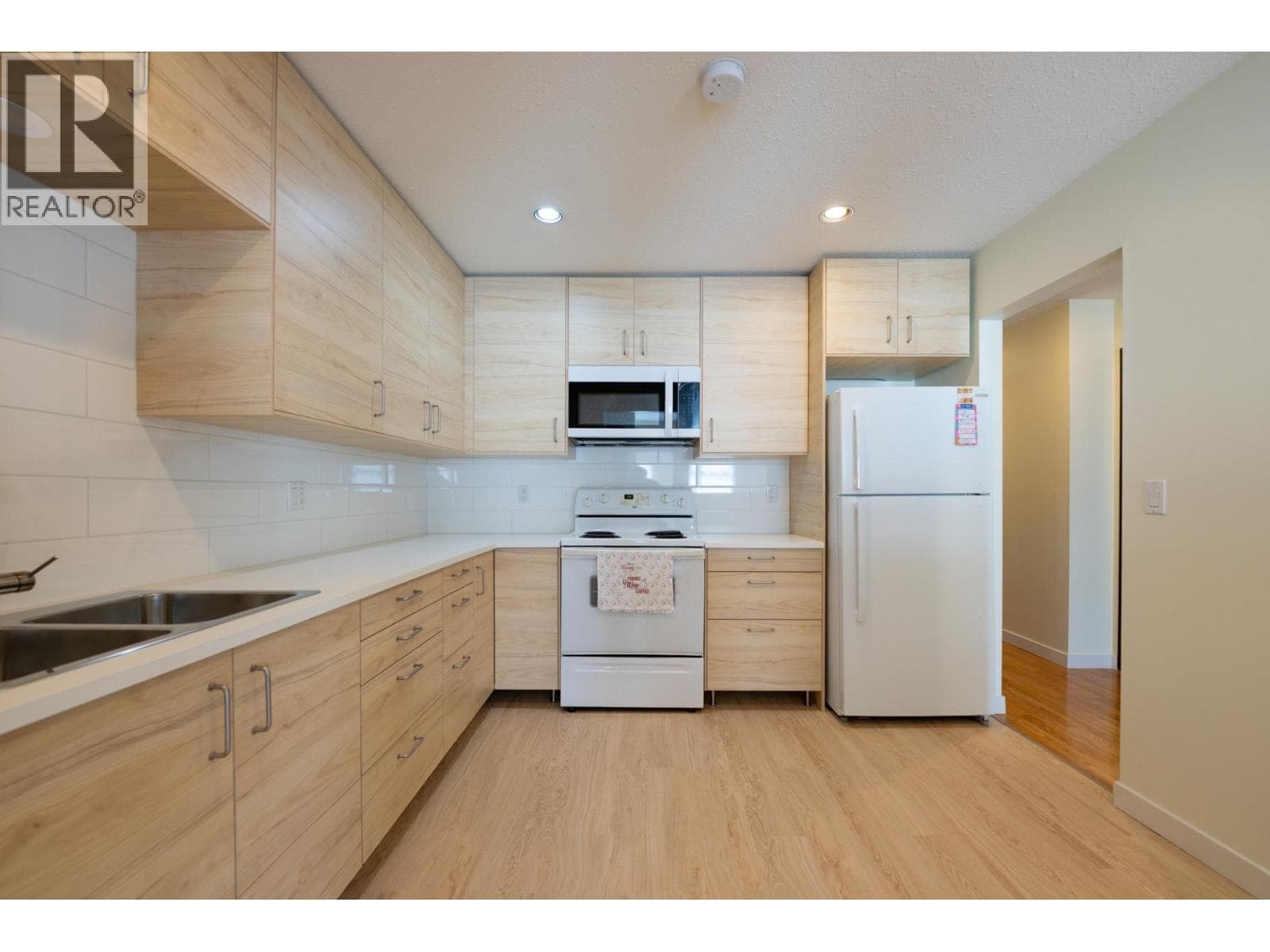 773 PRAIRIE AVENUE photo 5