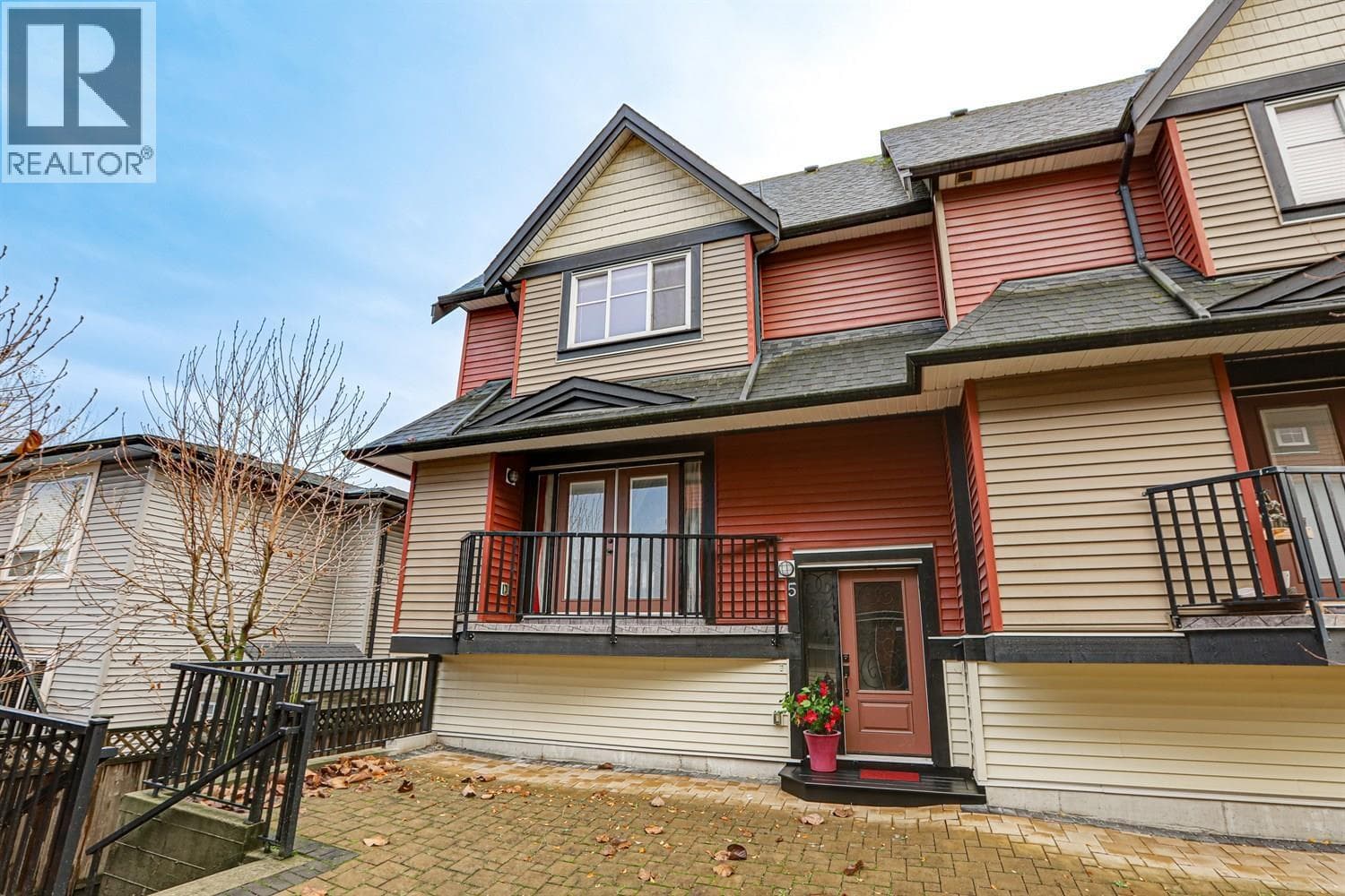 5 305 JARDINE STREET photo 4