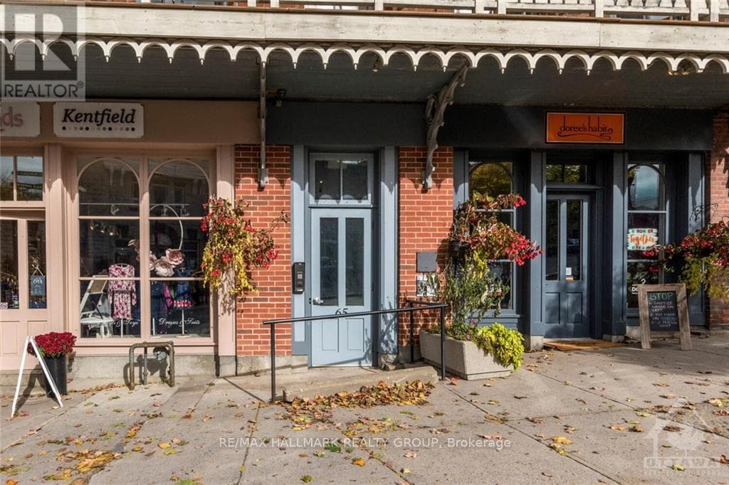 1 bed 1 bath single family at 206 - 65 MILL STREET — $449,000