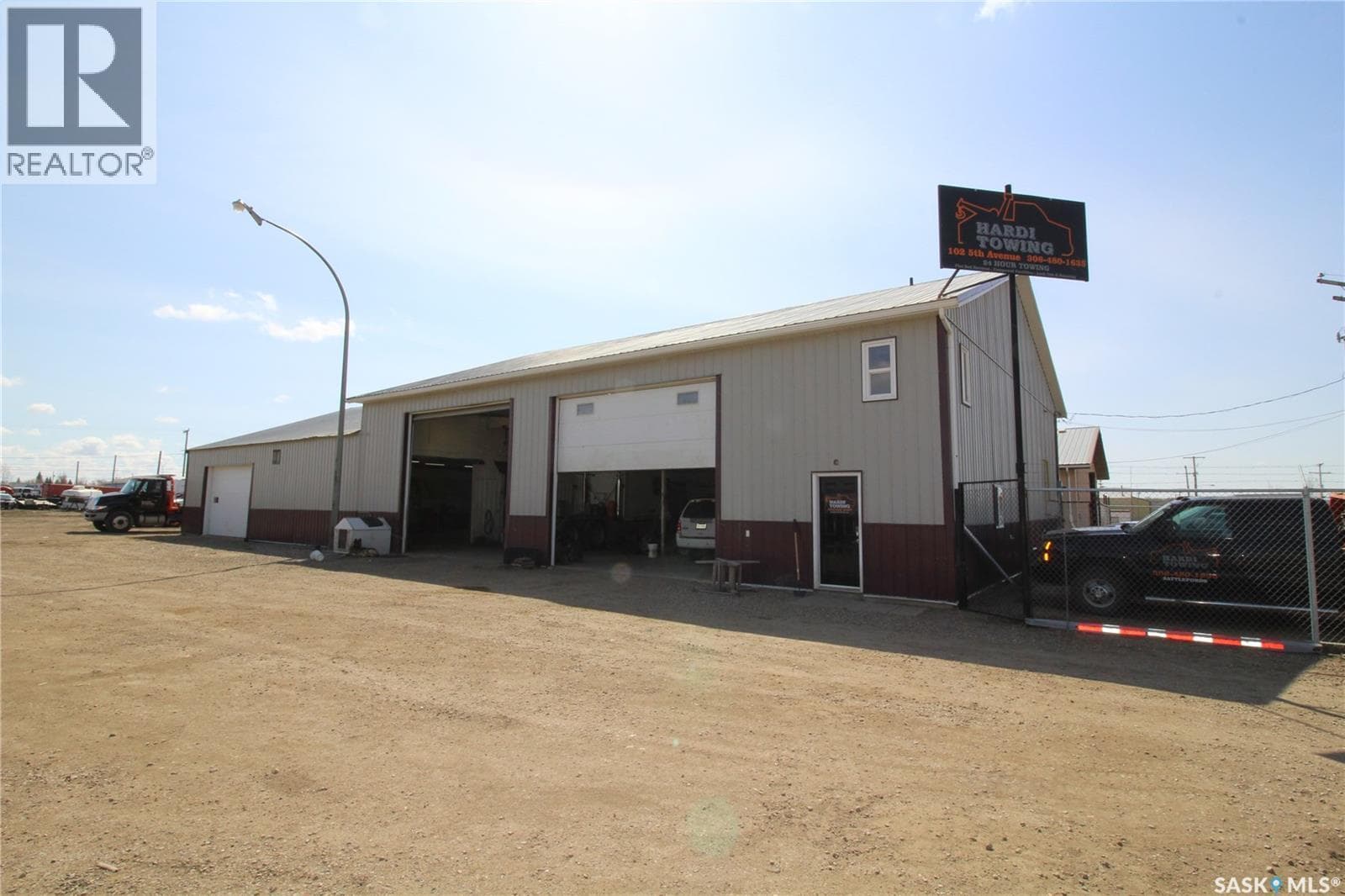 102 5th AVENUE W
