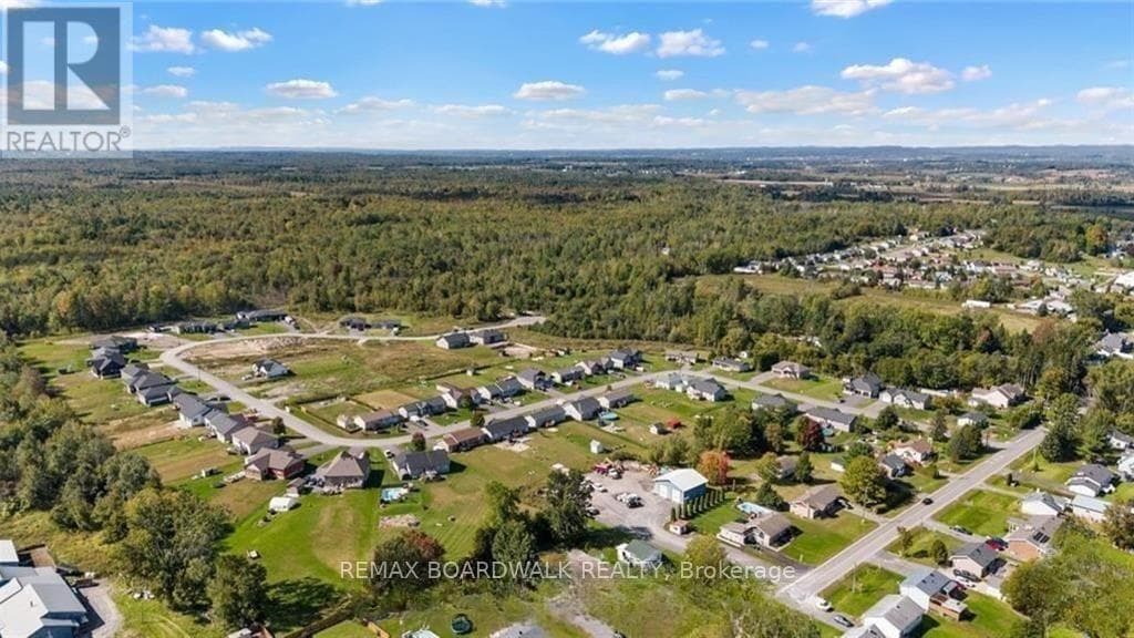289 ROXANNE STREET photo 5