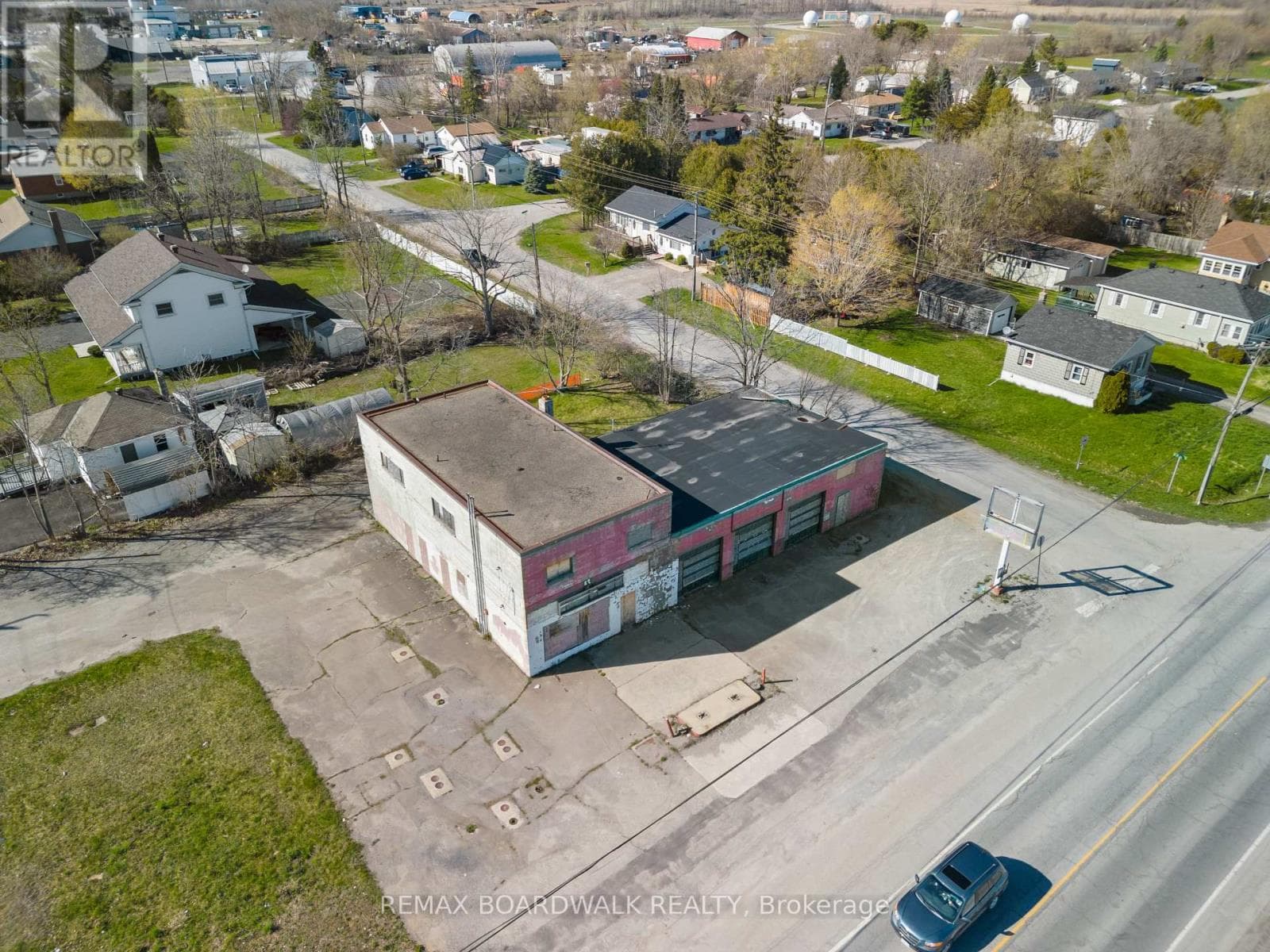 3 bath industrial at 7526 ROGER STEVENS DRIVE S — $349,000