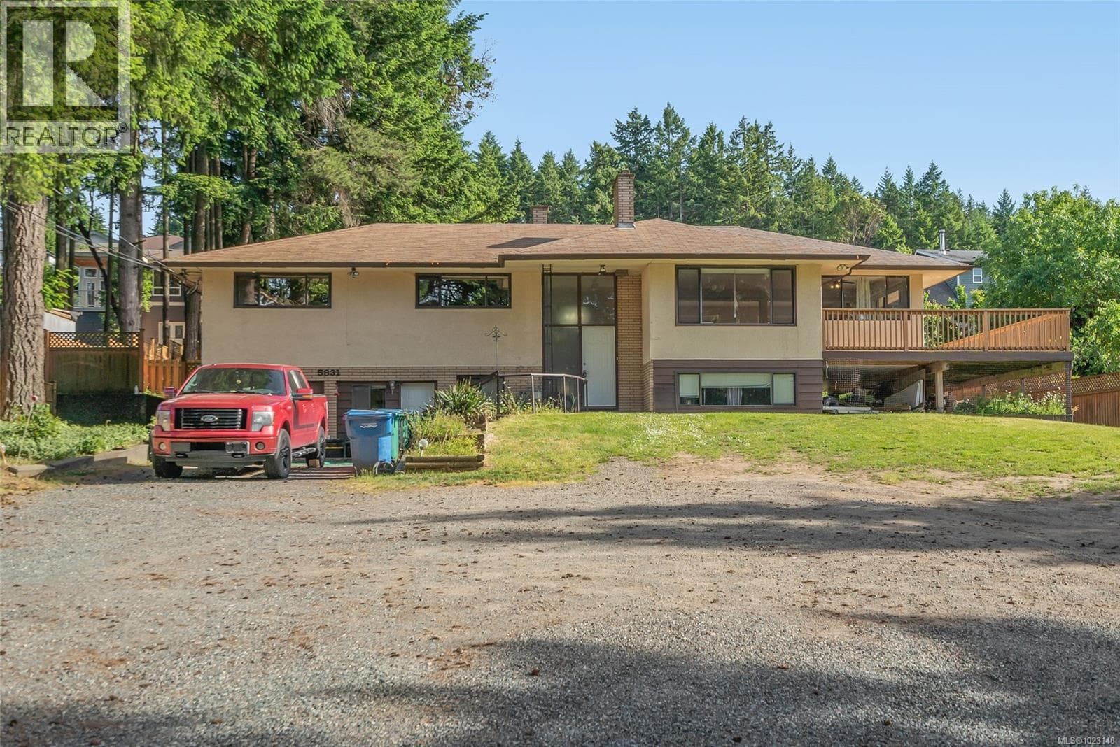 5831 Hammond Bay Rd photo 2