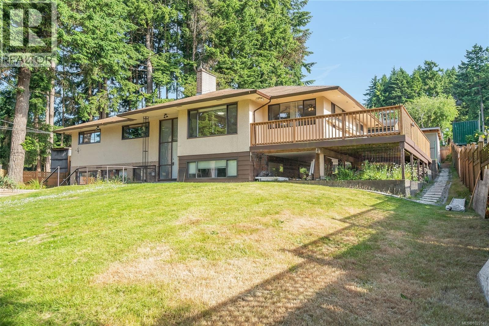 5831 Hammond Bay Rd photo 3