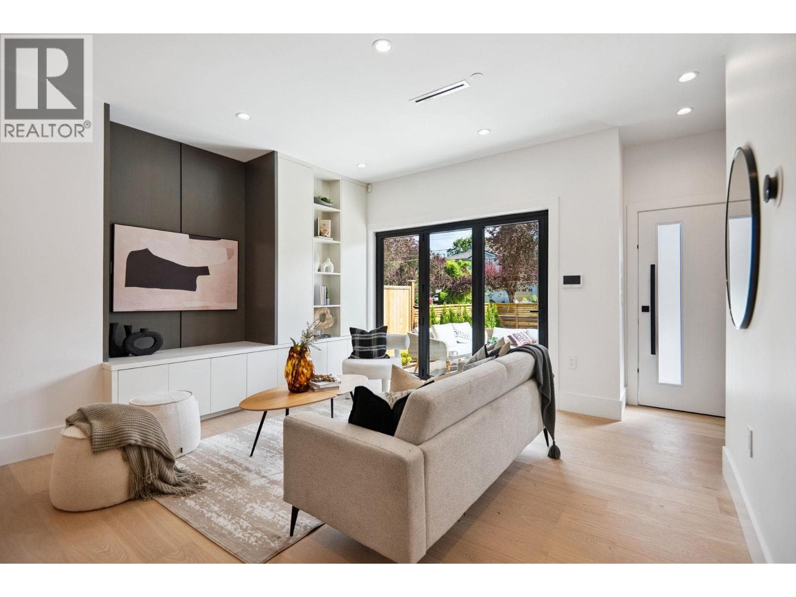 #1 1079 E 14TH AVENUE photo 4