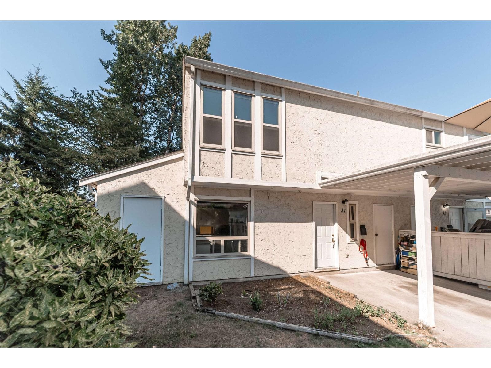 4 bed 2 bath single family at 31 3075 TRETHEWEY STREET — $564,700