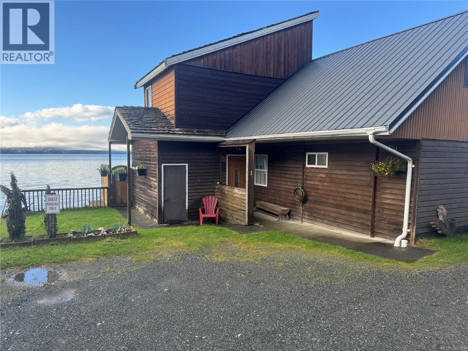 single family at 480&500 1st St — $599,000