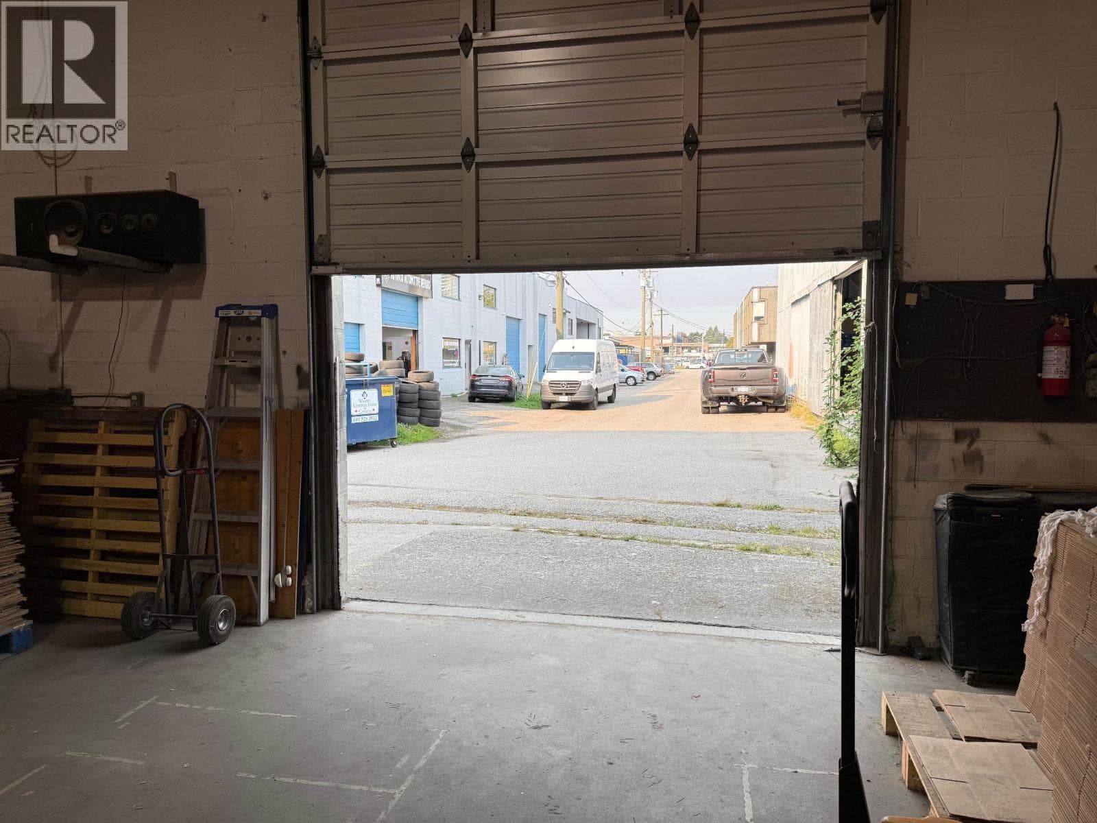 306 8495 ONTARIO STREET photo 3
