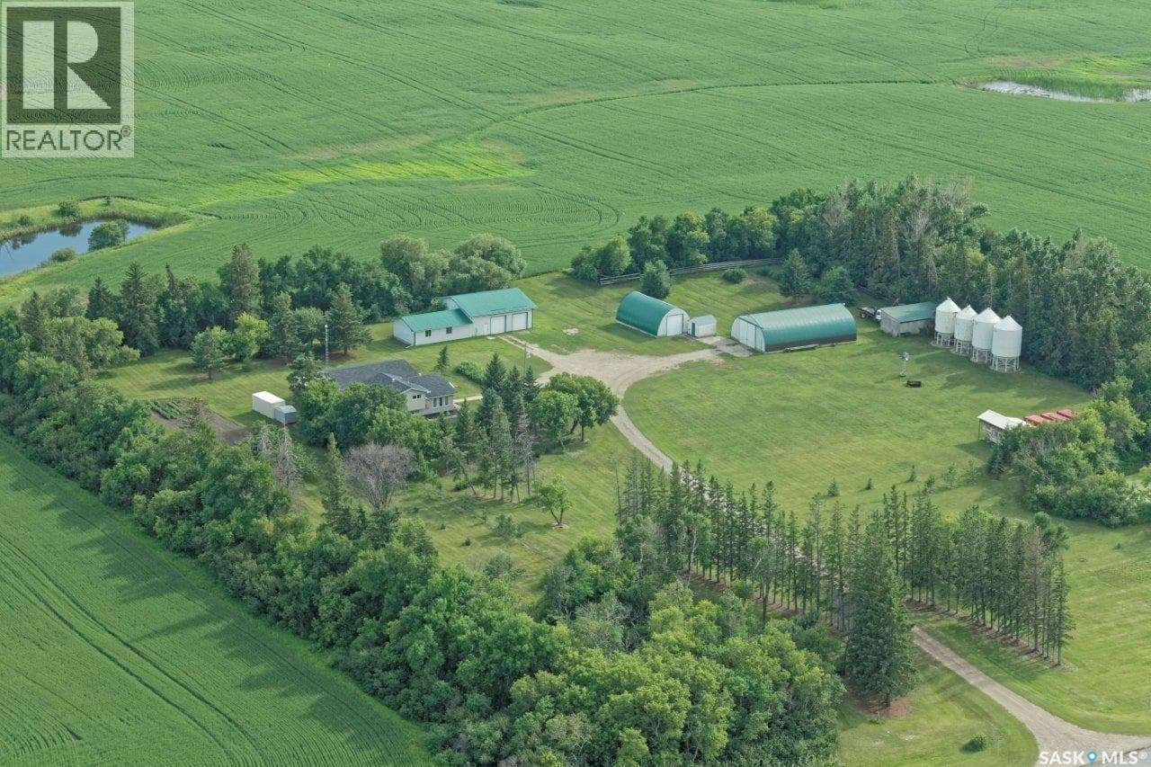 Couture Home Quarter & Acreage photo 2