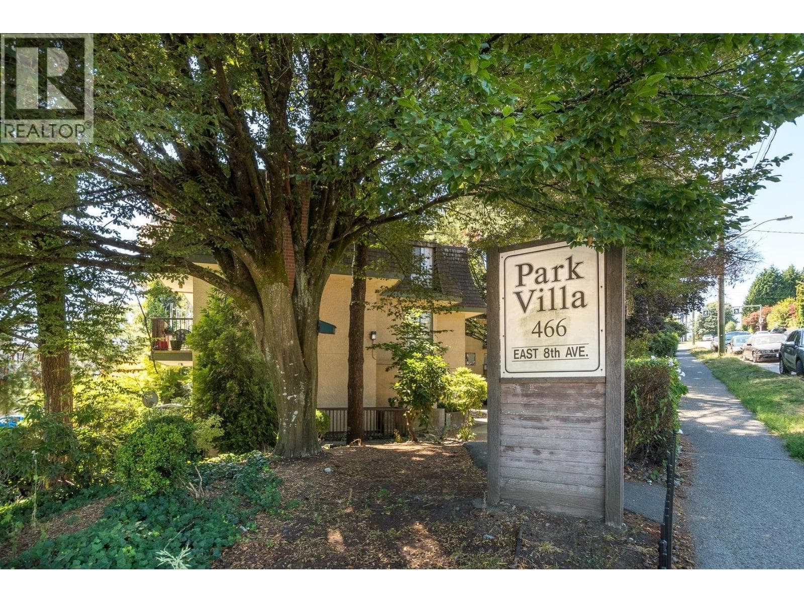 107 466 E EIGHTH AVENUE photo 3