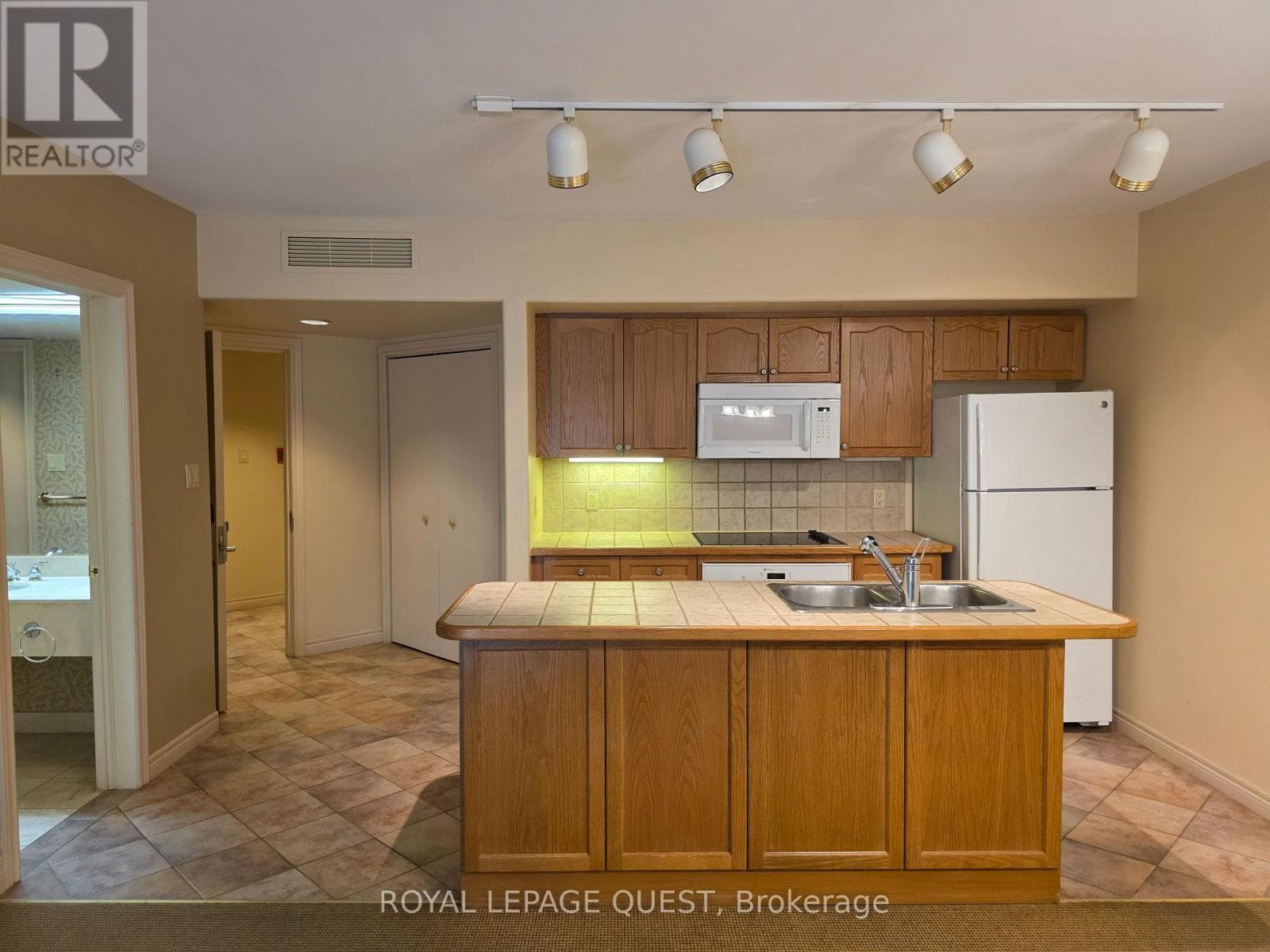 2316 - 90 HIGHLAND DRIVE photo 5