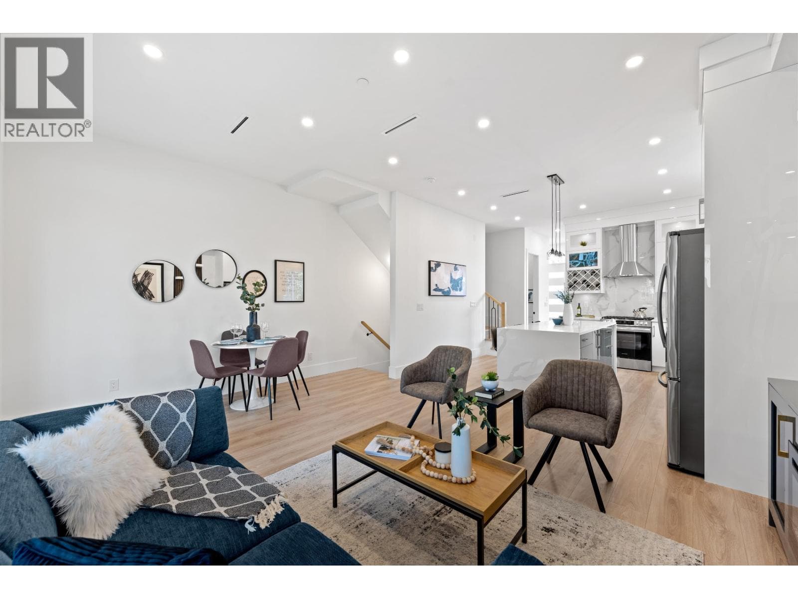 1 122 EIGHTH AVENUE photo 4