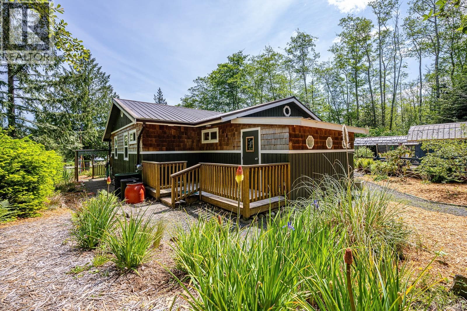 1 bed 2 bath single family at 1415 Baikie Rd — $850,000