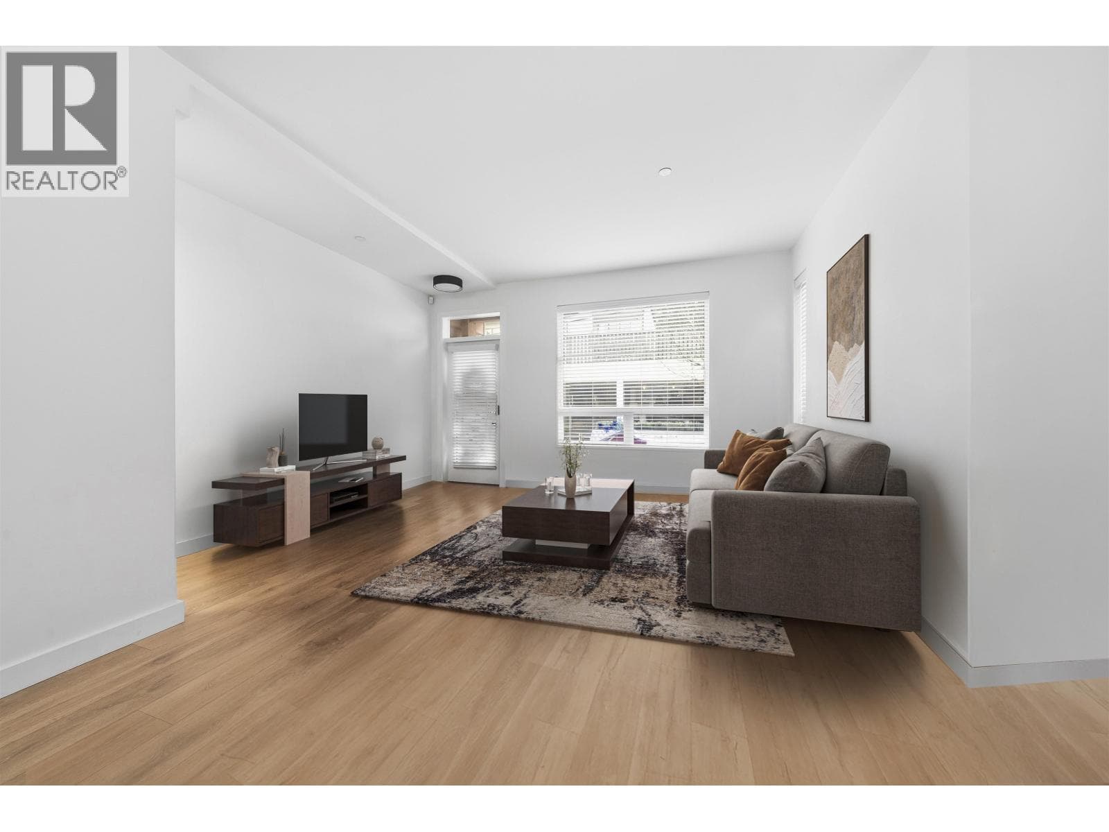 601 3021 ST GEORGE STREET photo 2