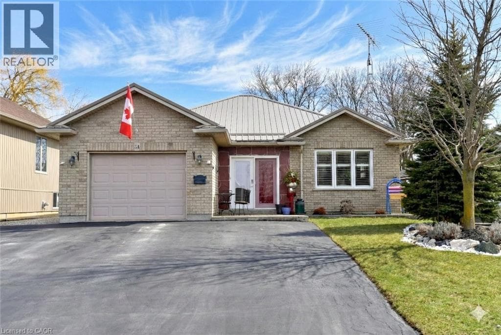3 bed 3 bath single family at 34 DAVIS Street — $659,900