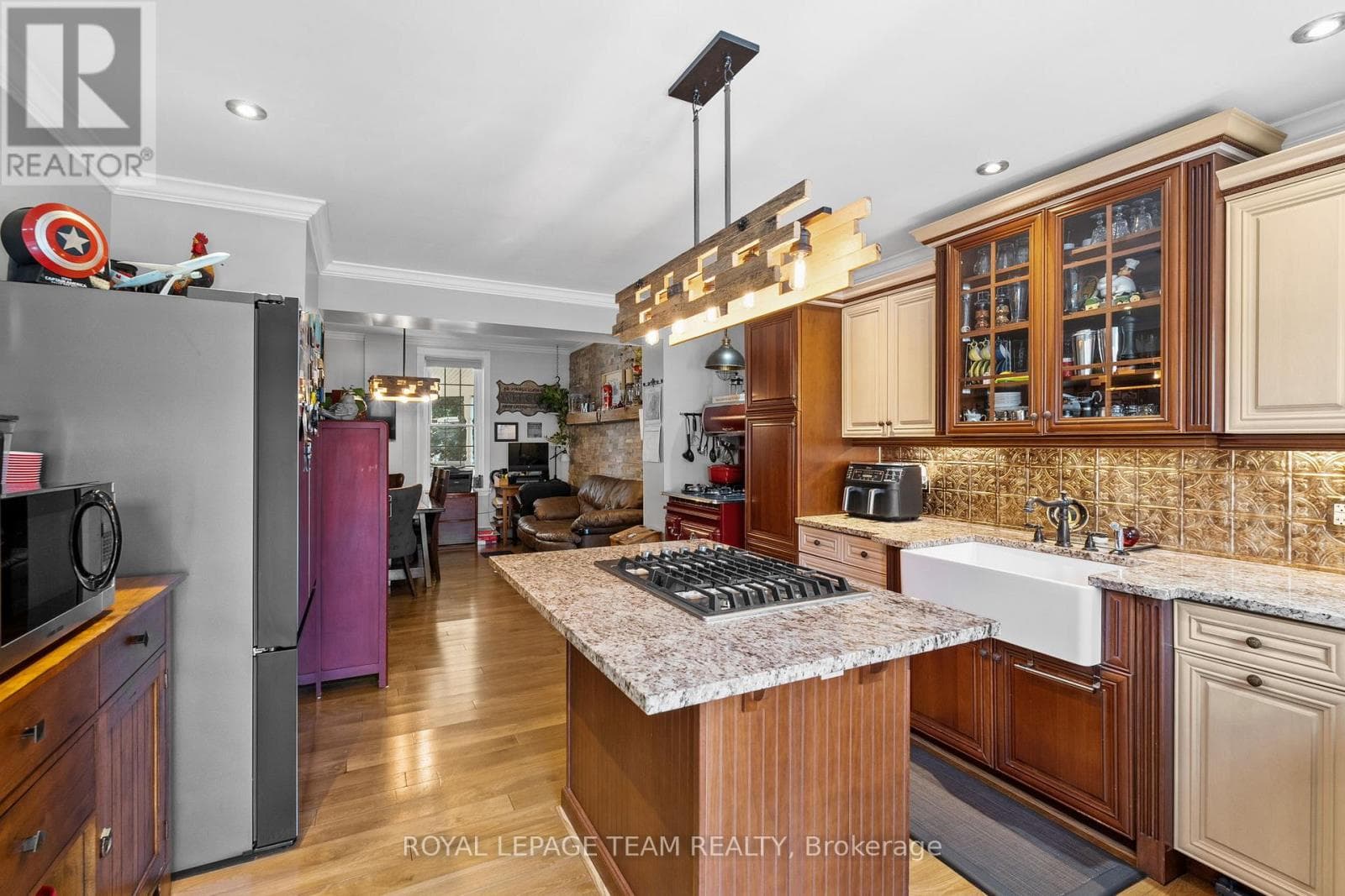 133 MARY STREET N photo 3