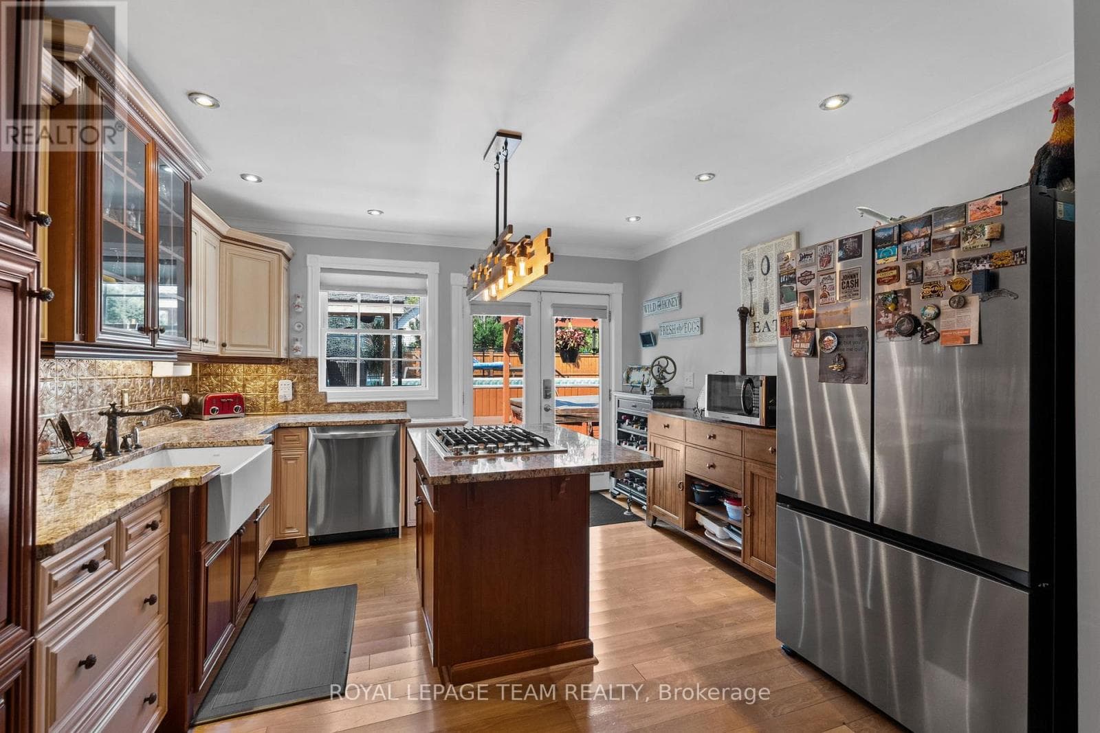 133 MARY STREET N photo 4