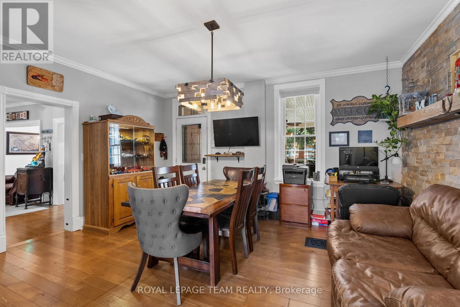 133 MARY STREET N photo 5