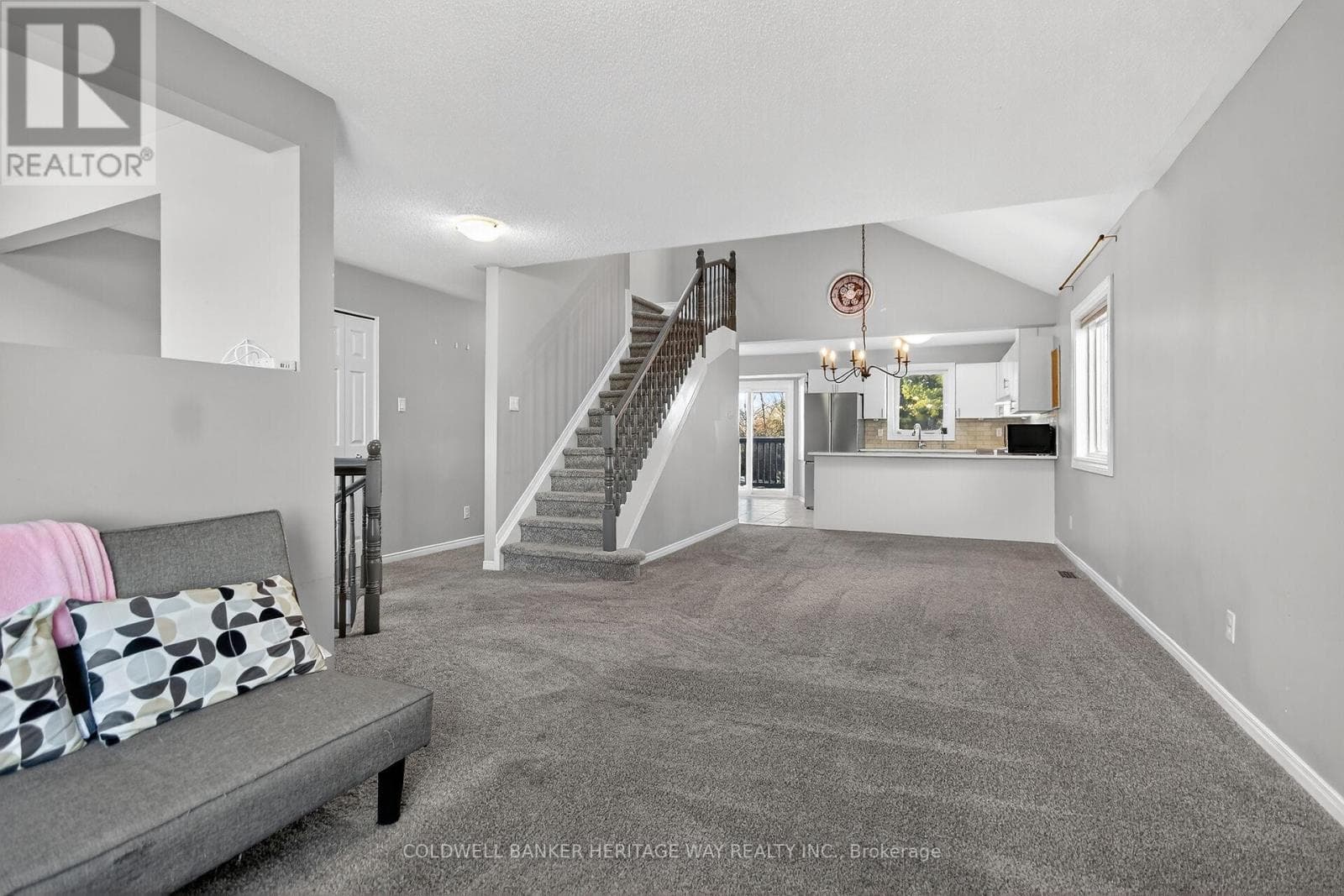 160 PATTERSON CRESCENT photo 5