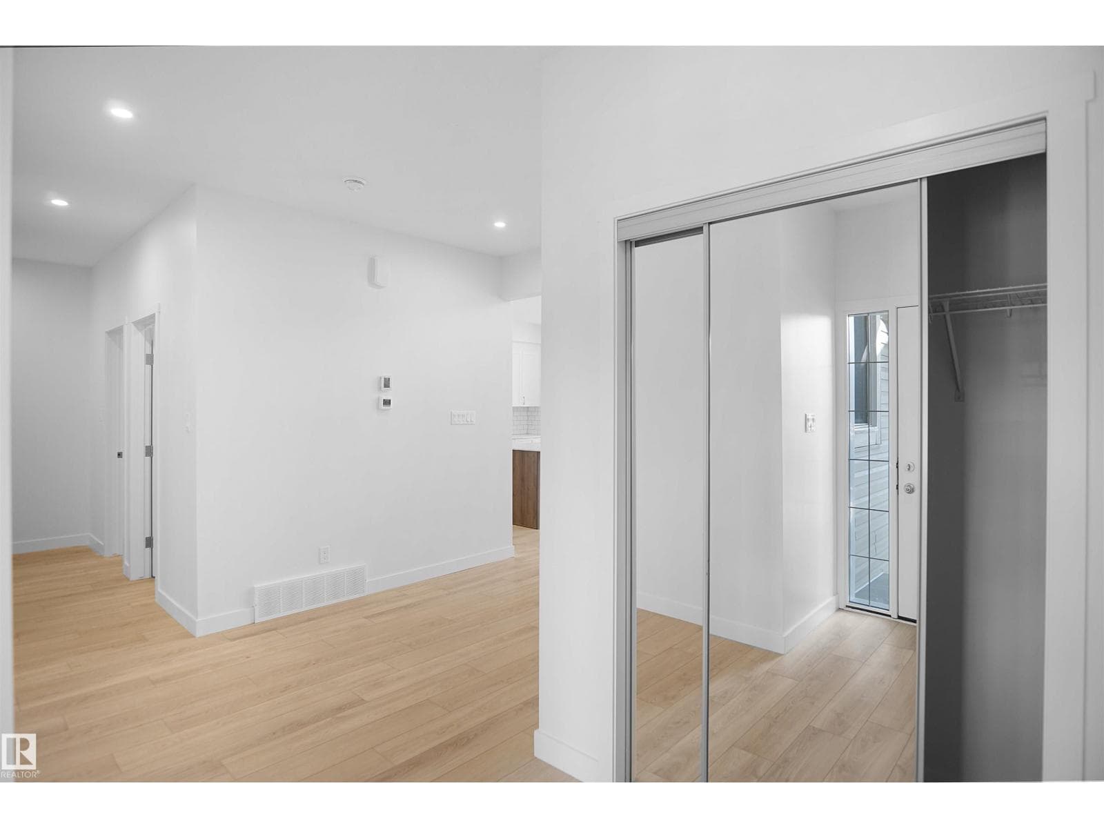 2603 15 AV NW photo 3