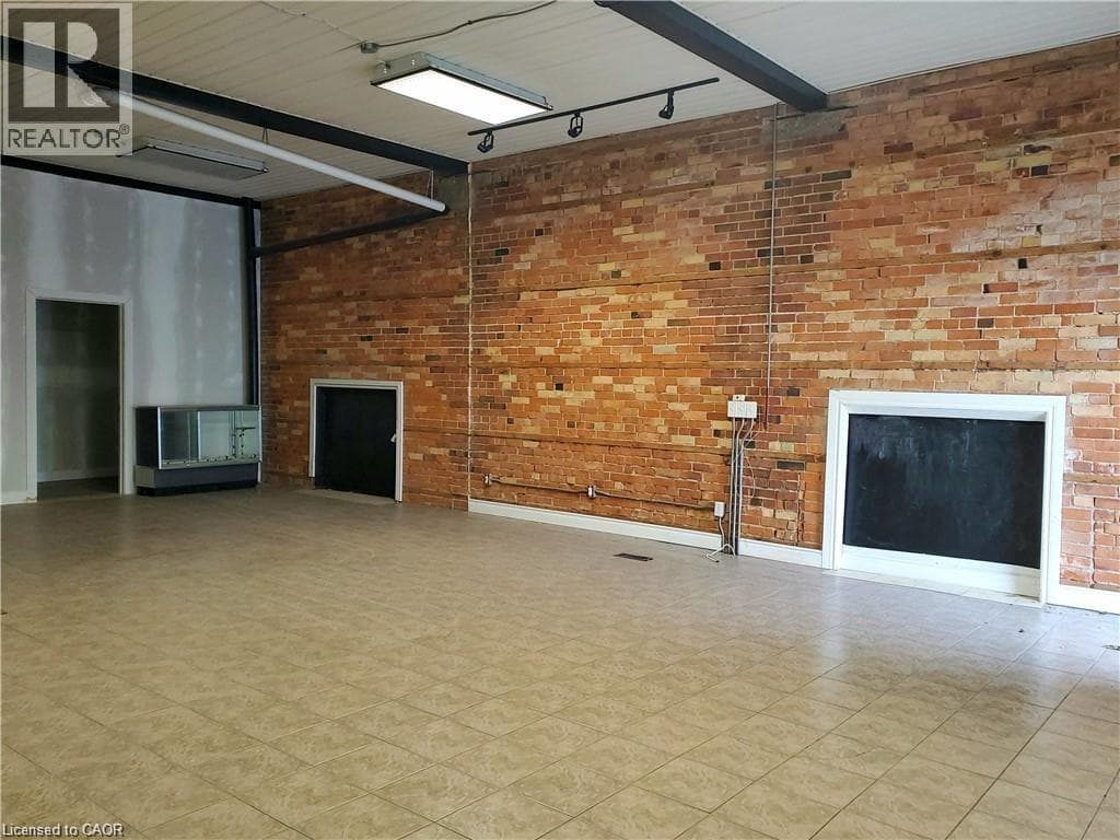 774 BARTON Street E photo 3