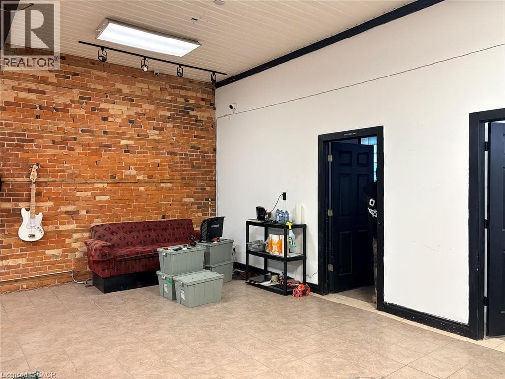 774 BARTON Street E photo 4